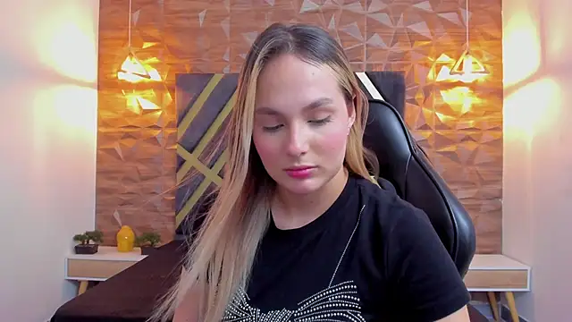 Emmaa white  online show from March 16, 5:17 pm