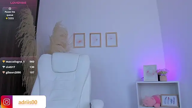 shannel moss   online show from March 8, 2:04 am