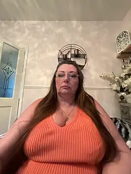 BuxomKitty BBW online show from April 10, 6:25 pm
