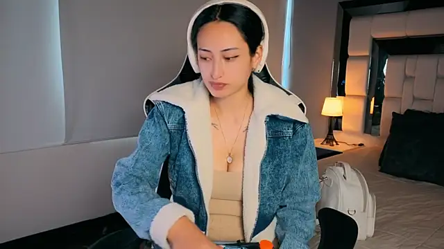 Adhara7 online show from April 4, 7:23 pm