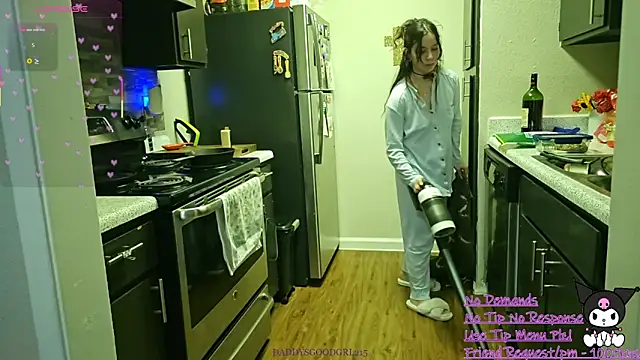 daddysgoodgrl215 online show from February 6, 3:43 am