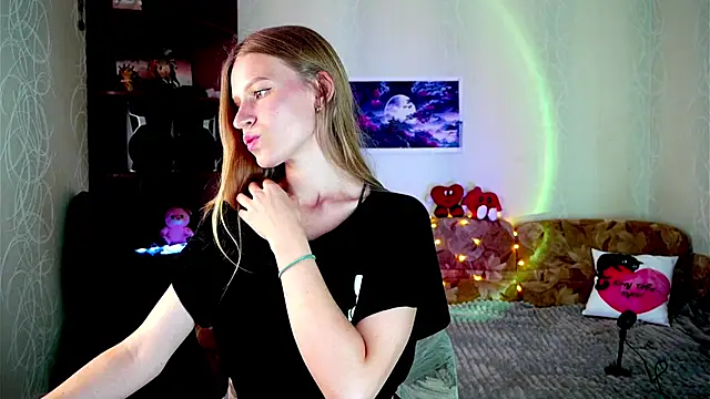 Snapshot of Luntryy chatting on September 9, 9:09 am Luntryy online show from September 9, 9:09 am