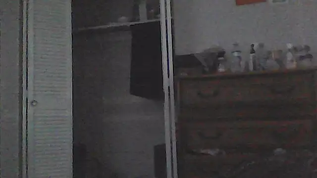 sarahkat86 online show from April 16, 9:39 pm