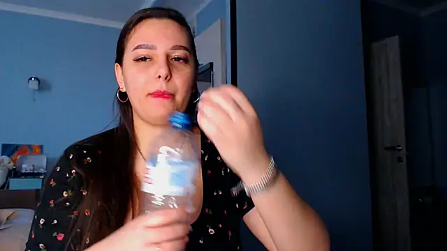 NikiWhite online show from October 18, 9:34 am