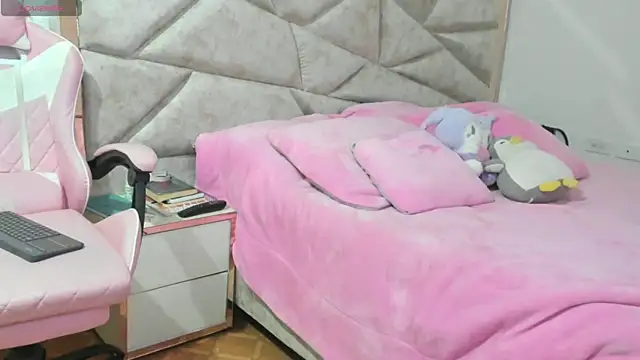 kendal hot01 online show from October 1, 9:53 pm