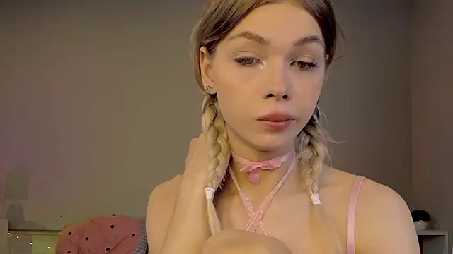 Blondy Fina online show from May 29, 4:54 am