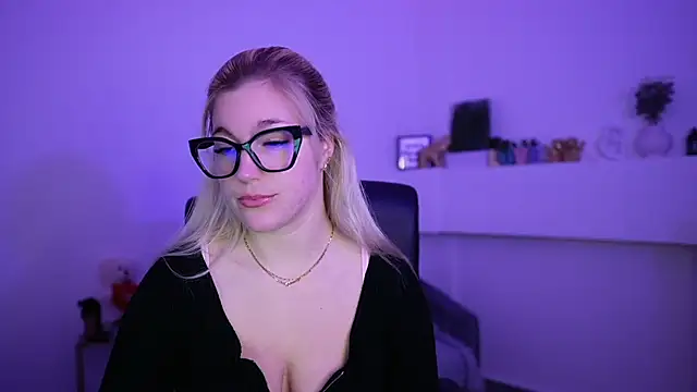 leokitty  online show from April 14, 1:00 pm