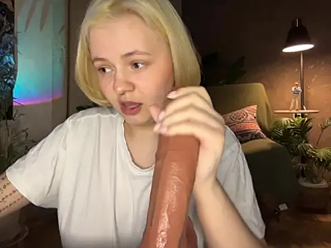 MoonIvy  online show from April 13, 7:25 pm