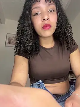 Yasmin777  online show from April 18, 12:13 am