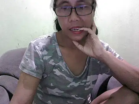 HotLadyPinay32 online show from March 22, 10:27 pm