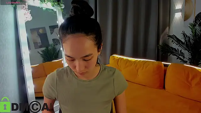 FlirtyAura online show from April 1, 12:50 pm