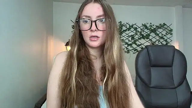 velvet  moon online show from April 16, 12:11 am