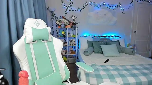 Zoe Vee online show from November 3, 3:54 am