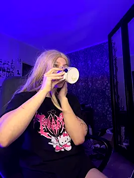 Akira-ivy online show from September 25, 8:17 pm