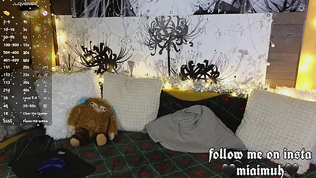 mia  yui online show from December 18, 10:03 pm