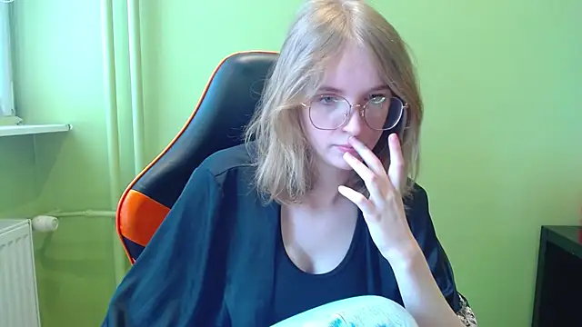 juicyPenny online show from April 14, 8:36 am