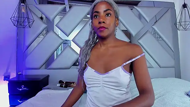 Lorenn Hill online show from December 18, 1:05 pm