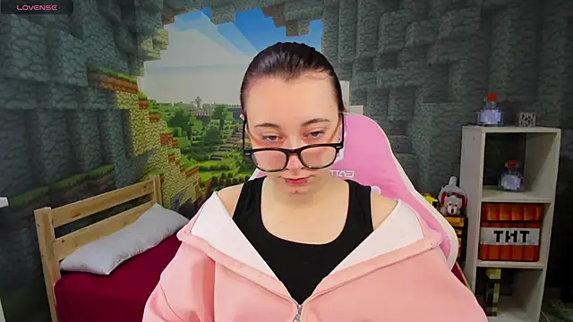 ClaraParks online show from December 3, 8:22 pm