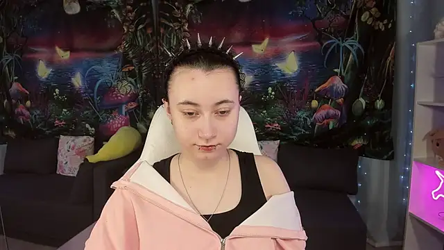 ClaraParks online show from April 7, 8:00 pm