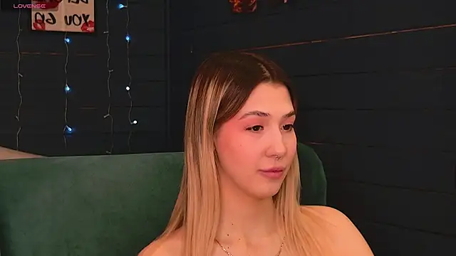 Bella svon online show from April 12, 8:28 am