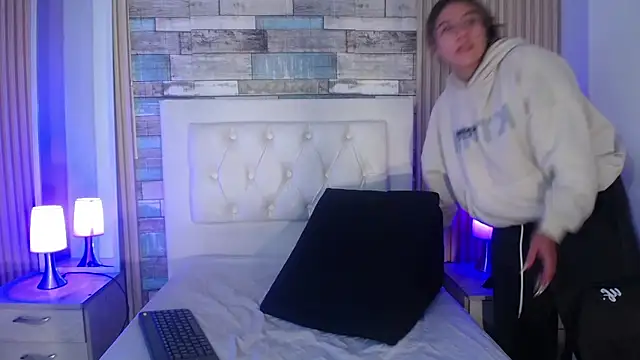 Bonnali lune online show from March 26, 3:08 am