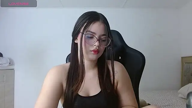 Valentina2390 online show from March 27, 3:52 am