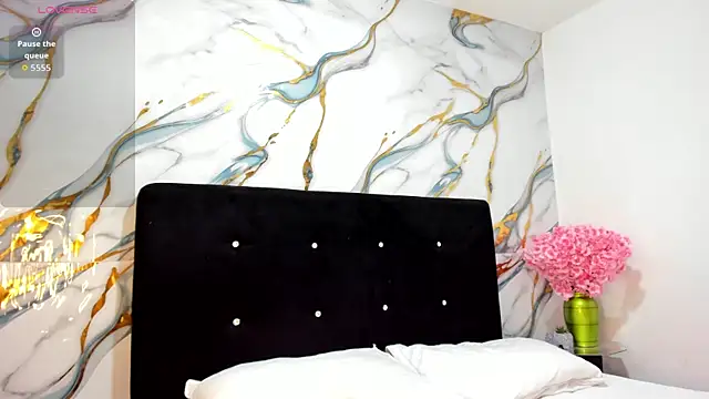 RoxanaBorns  online show from July 2, 8:53 am