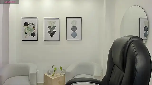 Karliie kloss  online show from April 10, 6:30 am