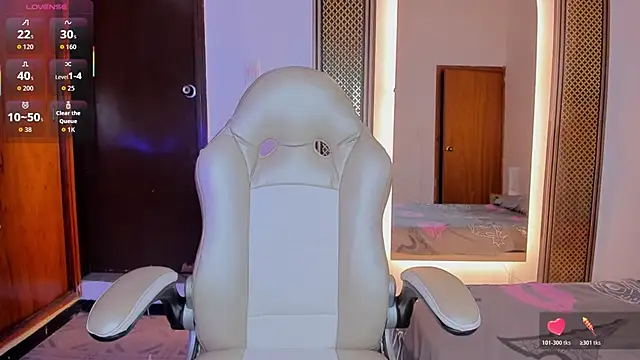 Elowen Clark online show from November 28, 8:56 pm