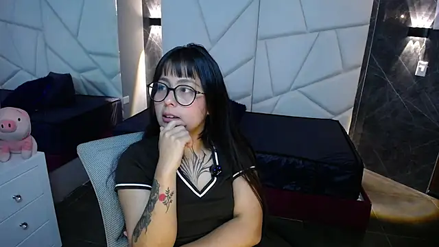 sophiaa 7 online show from February 23, 2:05 pm