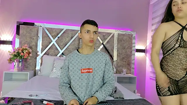 NickandAbby  online show from November 7, 12:00 pm