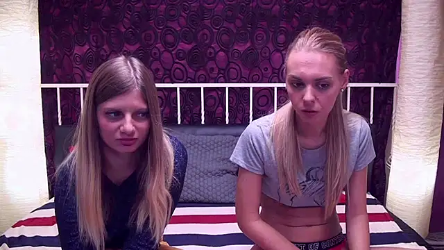 Snapshot of BlondeWitches chatting on October 21, 8:40 am BlondeWitches online show from October 21, 8:40 am
