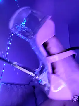 iamlalamilano online show from February 25, 7:23 pm