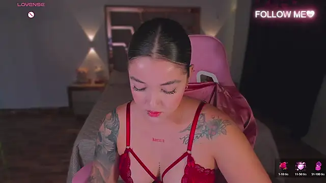 lunaarose online show from November 27, 3:42 am