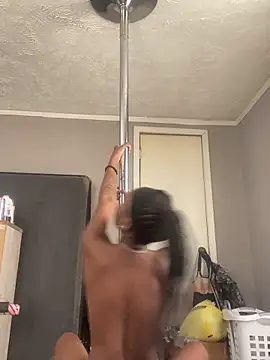 HennessyBaby21 online show from March 7, 5:20 pm