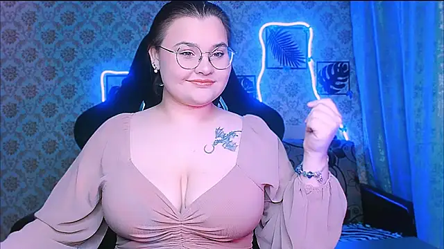 InLoveWithLife26 online show from March 5, 8:04 pm