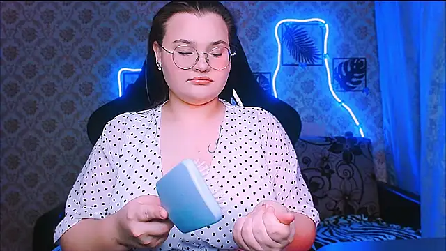 InLoveWithLife26 online show from February 22, 7:04 pm