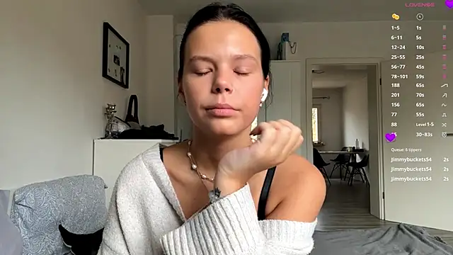 MaydaCornwall online show from November 15, 8:15 am