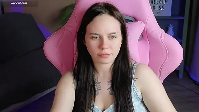 Alice Moondark online show from October 9, 12:15 am