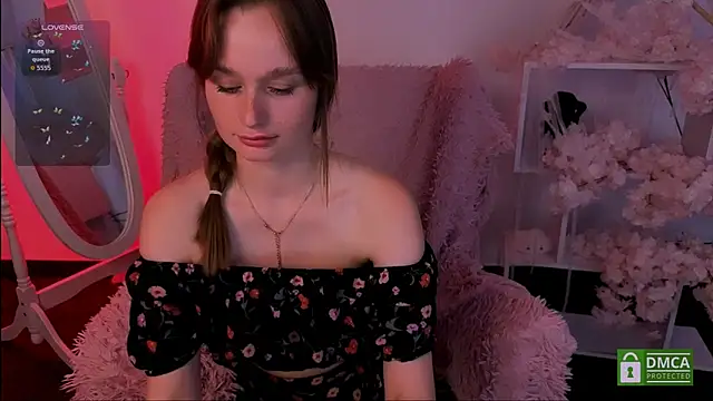 Snapshot of Lara_Vest chatting on September 15, 10:06 pm Lara Vest online show from September 15, 10:06 pm