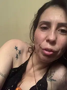 Lhcruz online show from April 4, 7:02 pm