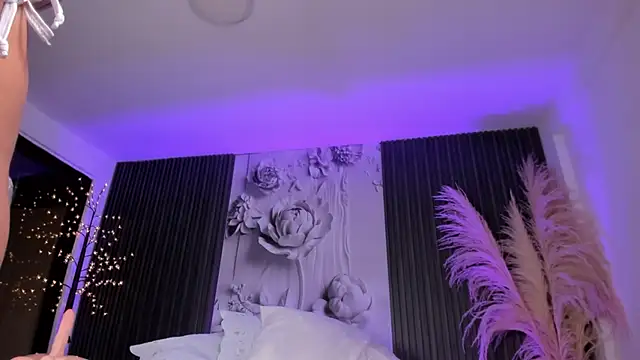 ShaniaDaniels online show from February 13, 11:50 pm