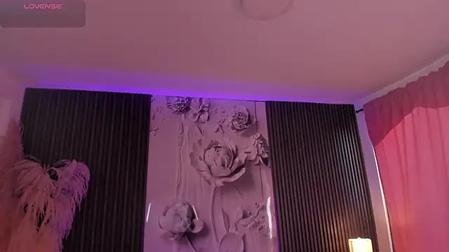 ShaniaDaniels online show from April 12, 9:50 pm