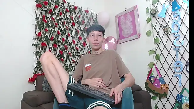 LiamBrown09 online show from April 10, 7:31 pm