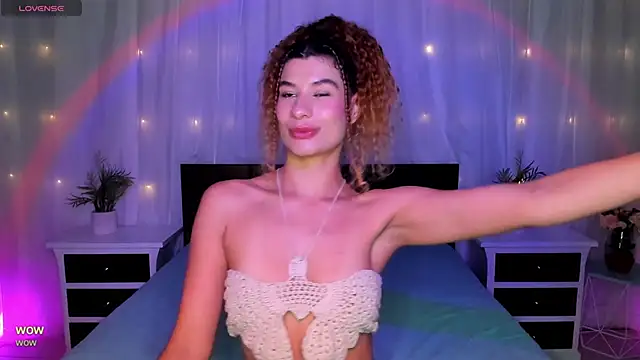 Evolet Bee online show from December 20, 1:04 pm