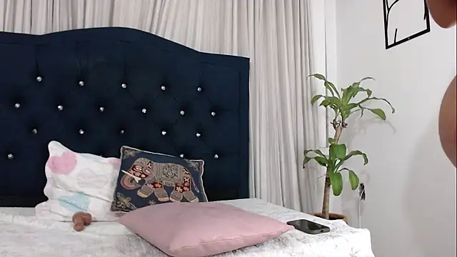 Snapshot of jade_nassar chatting on October 11, 12:04 am jade nassar online show from October 11, 12:04 am