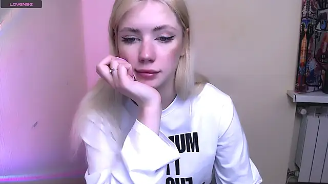 AliceHotty  online show from February 16, 11:10 am