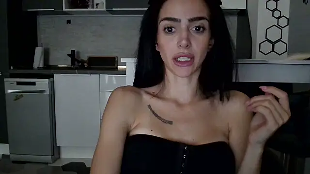 Snapshot of gglingeriee chatting on October 3, 12:10 pm gglingeriee online show from October 3, 12:10 pm