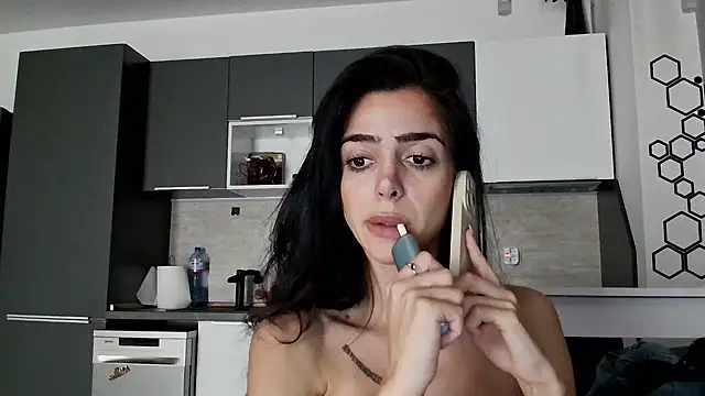 Snapshot of gglingeriee chatting on October 11, 7:46 am gglingeriee online show from October 11, 7:46 am