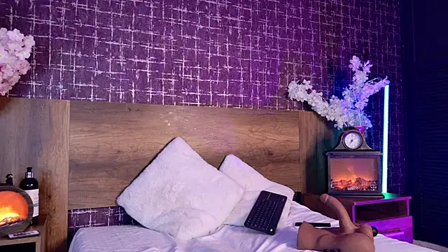 lissafeniix  online show from December 13, 10:27 pm